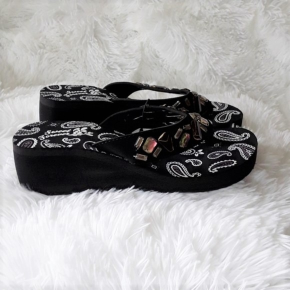 🔴Black Wedge Flip Flop Sandals Embellishments Sz9 - Picture 7 of 8